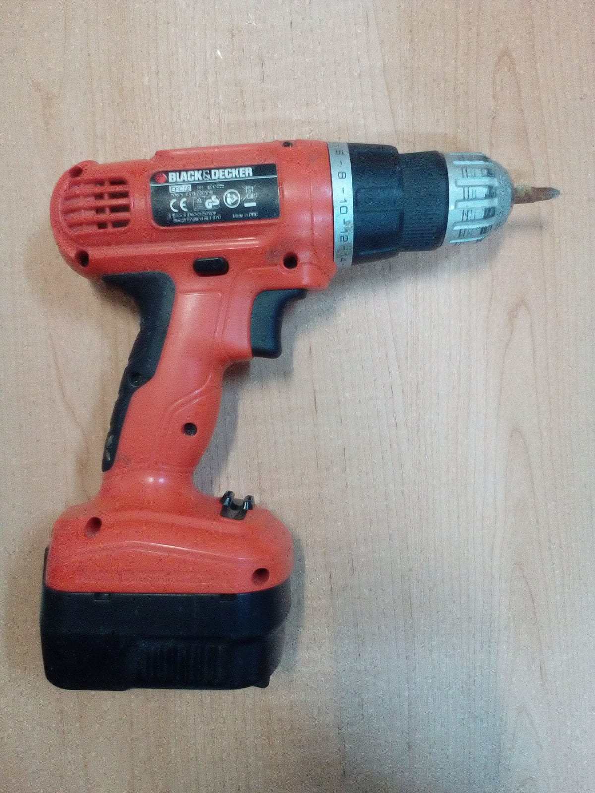 Perceuse-visseuse sans fil 18 V avec deux batteries — photo 1 sur 3