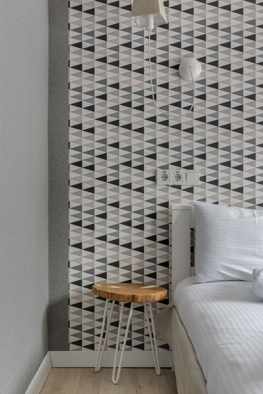 Lit 160 × 200 Maisons du Monde avec sommier et matelas — photo 1 sur 4