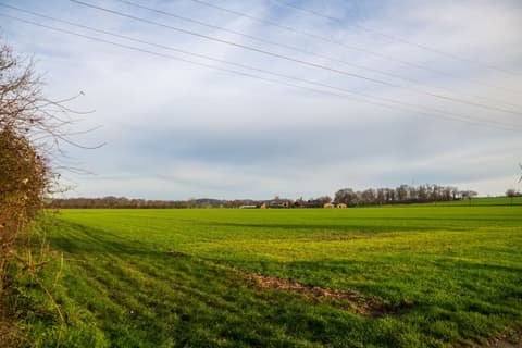 Terrain constructible de 1100 m², hameau calme
