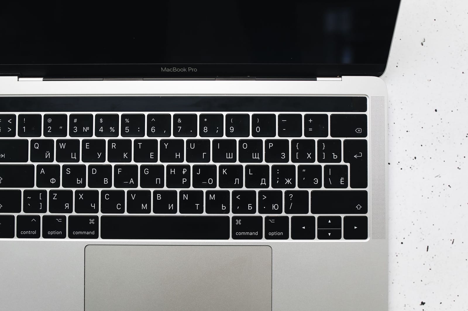 MacBook Pro 14" M3 16 Go / 1 To — photo 1 sur 2