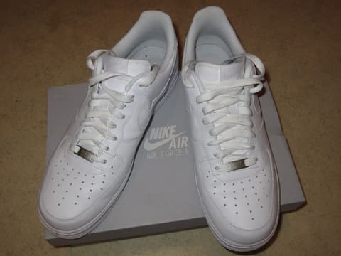 Baskets en cuir blanc, pointure 43, portées trois fois