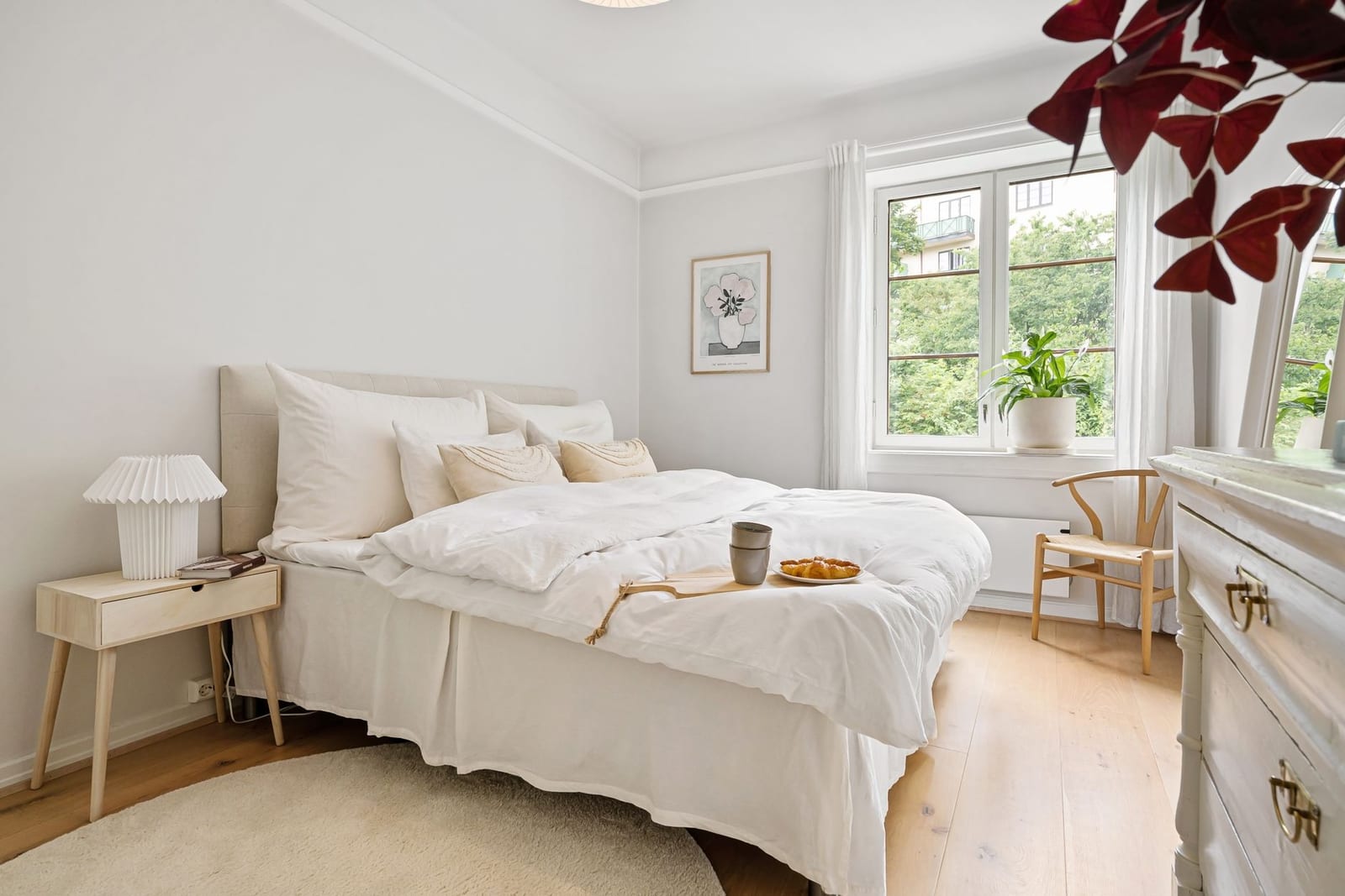 Lit 180 × 200 Emma avec sommier et matelas — photo 1 sur 4