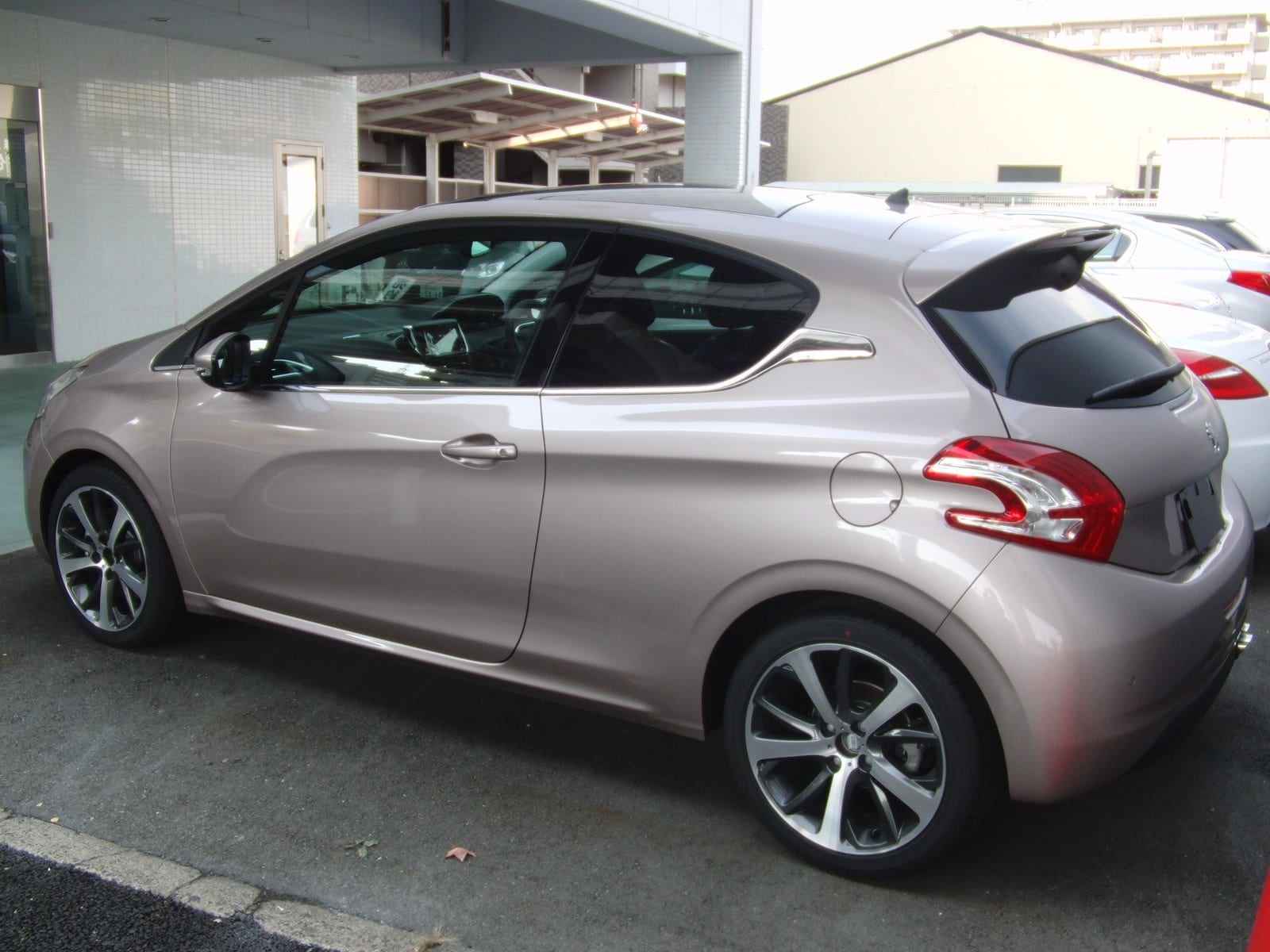 Peugeot 208 1.2 PureTech 82 ch, 2019, 64 000 km — photo 1 sur 2