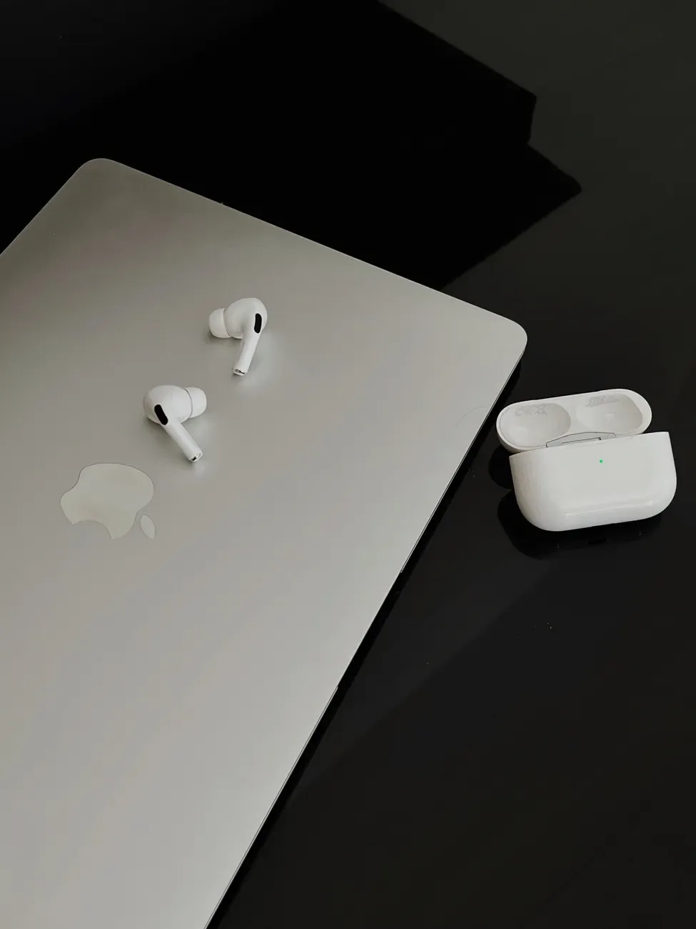 Écouteurs Apple AirPods Pro 2 — photo 1 sur 3