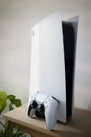 PlayStation 5 Slim + 2 manettes