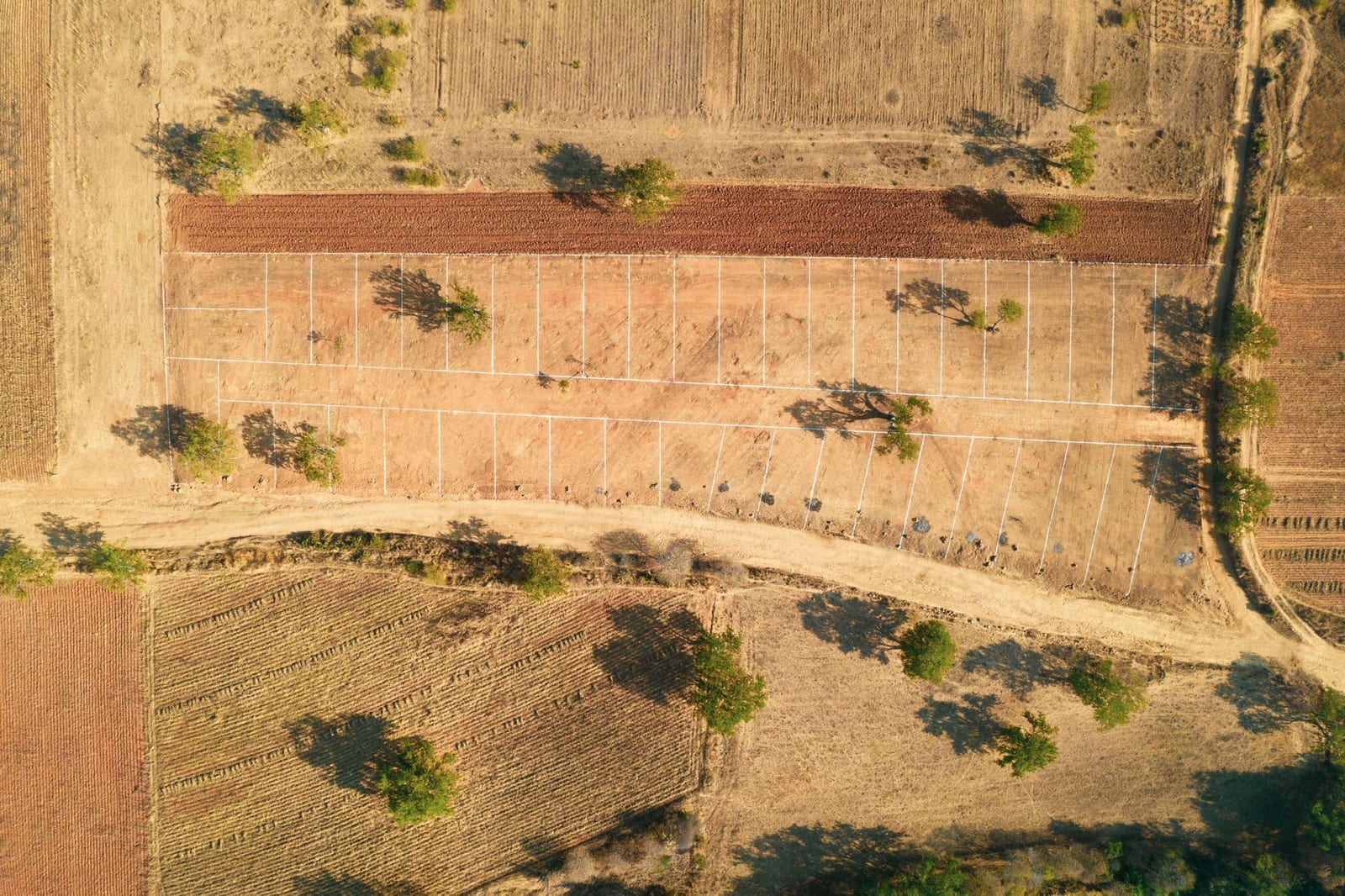 Terrain constructible de 520 m², village à 20 min de la ville — photo 1 sur 3