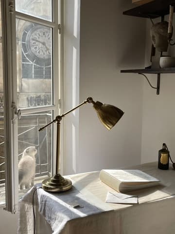Lampe à poser en laiton et opaline