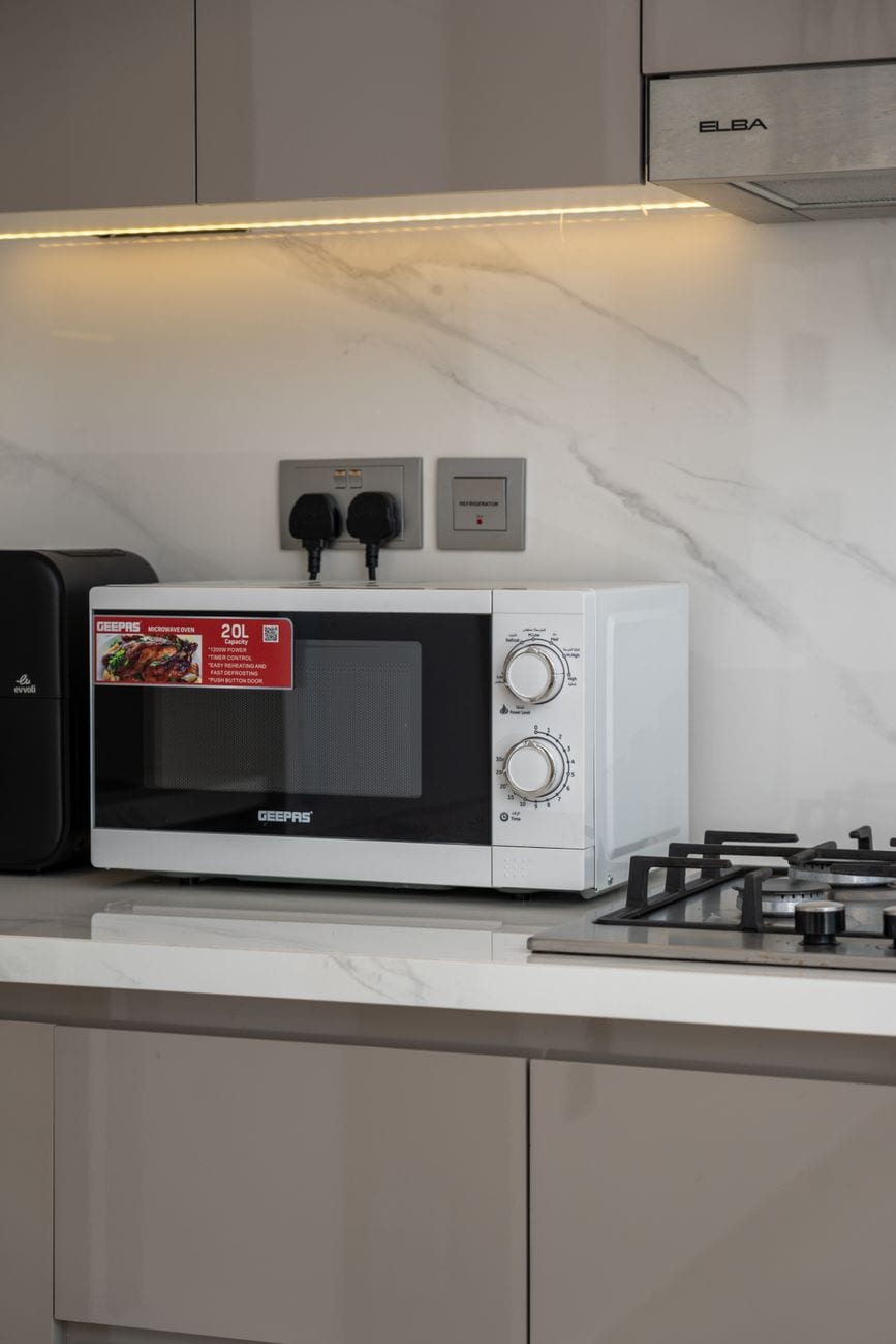 Micro-ondes Samsung 23 L grill — photo 1 sur 2