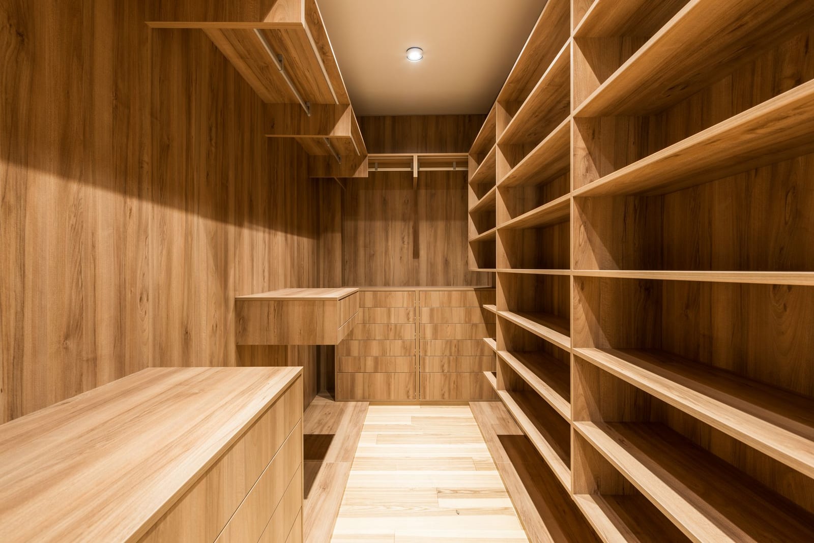 Armoire 100 × 190 cm bois noir — photo 1 sur 2