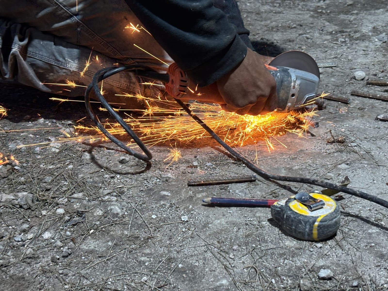 Meuleuse d'angle DeWalt 125 mm 900 W — photo 1 sur 3