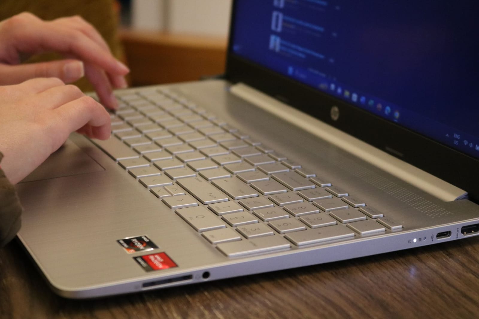 PC portable HP Pavilion 15 15" AMD Ryzen 5 — photo 1 sur 2