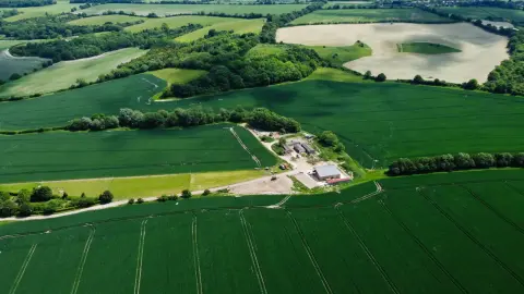 Terrain de loisirs non constructible de 2400 m², village à 20 min de la ville