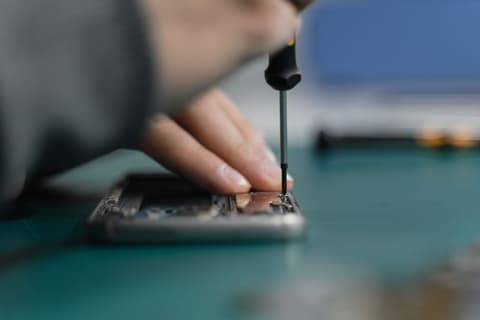 Réparation smartphones et tablettes — écran, batterie, connecteur