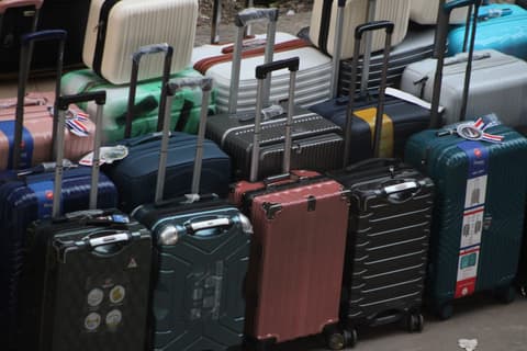 Valise American Tourister moyenne argent