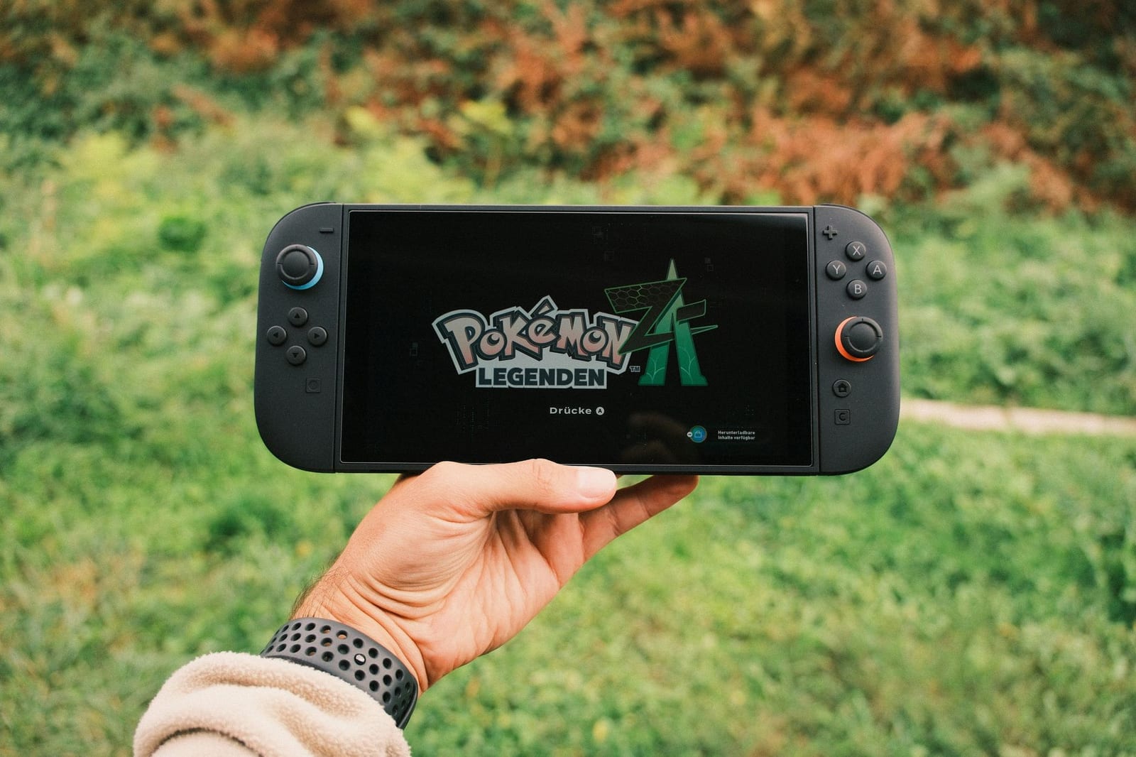 Nintendo Switch OLED + 3 jeux — photo 1 sur 3