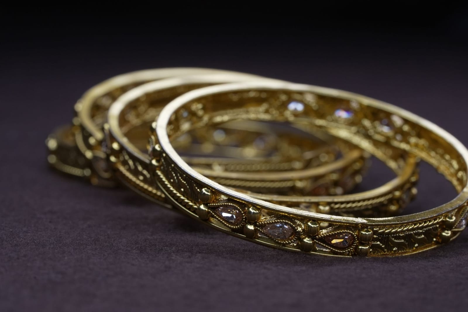 Bracelet jonc plaqué or lisse — photo 1 sur 3