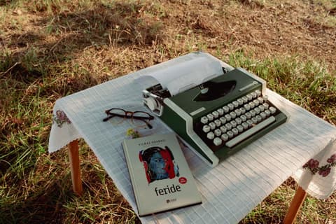 Machine à écrire Olivetti, Lettera 32 avec housse