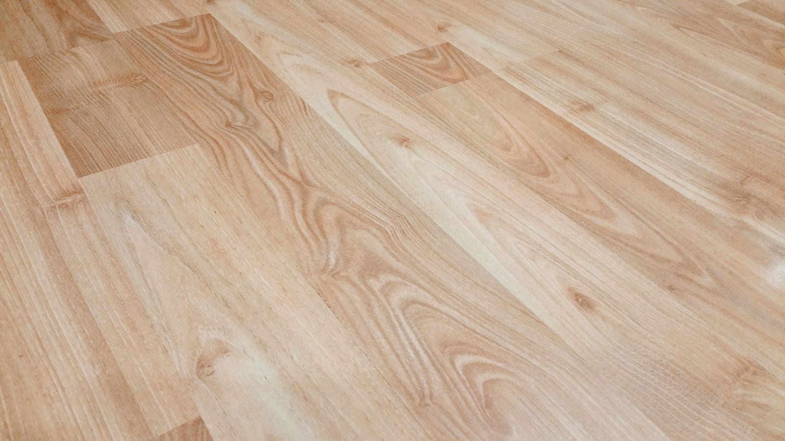 Parquet stratifié chêne, neuf jamais posé — photo 1 sur 2