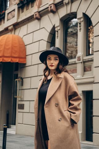 Manteau laine Sandro taille 42, beige