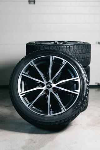 4 jantes alu 16" Peugeot avec pneus quatre saisons