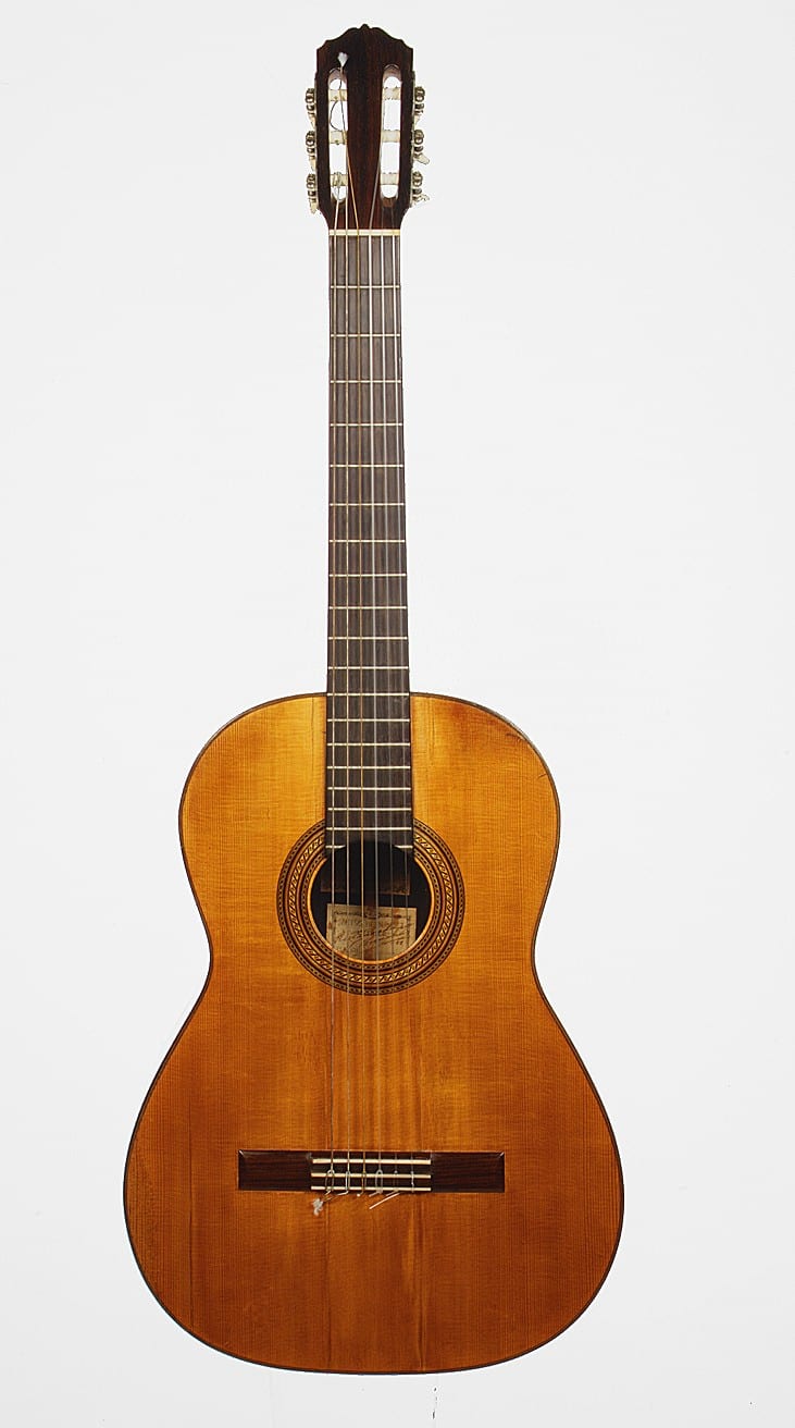 Guitare classique 4/4 avec housse — photo 1 sur 3