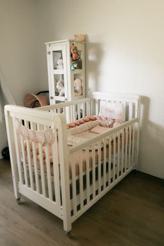 Lit bébé Ikea 60 × 120 avec matelas