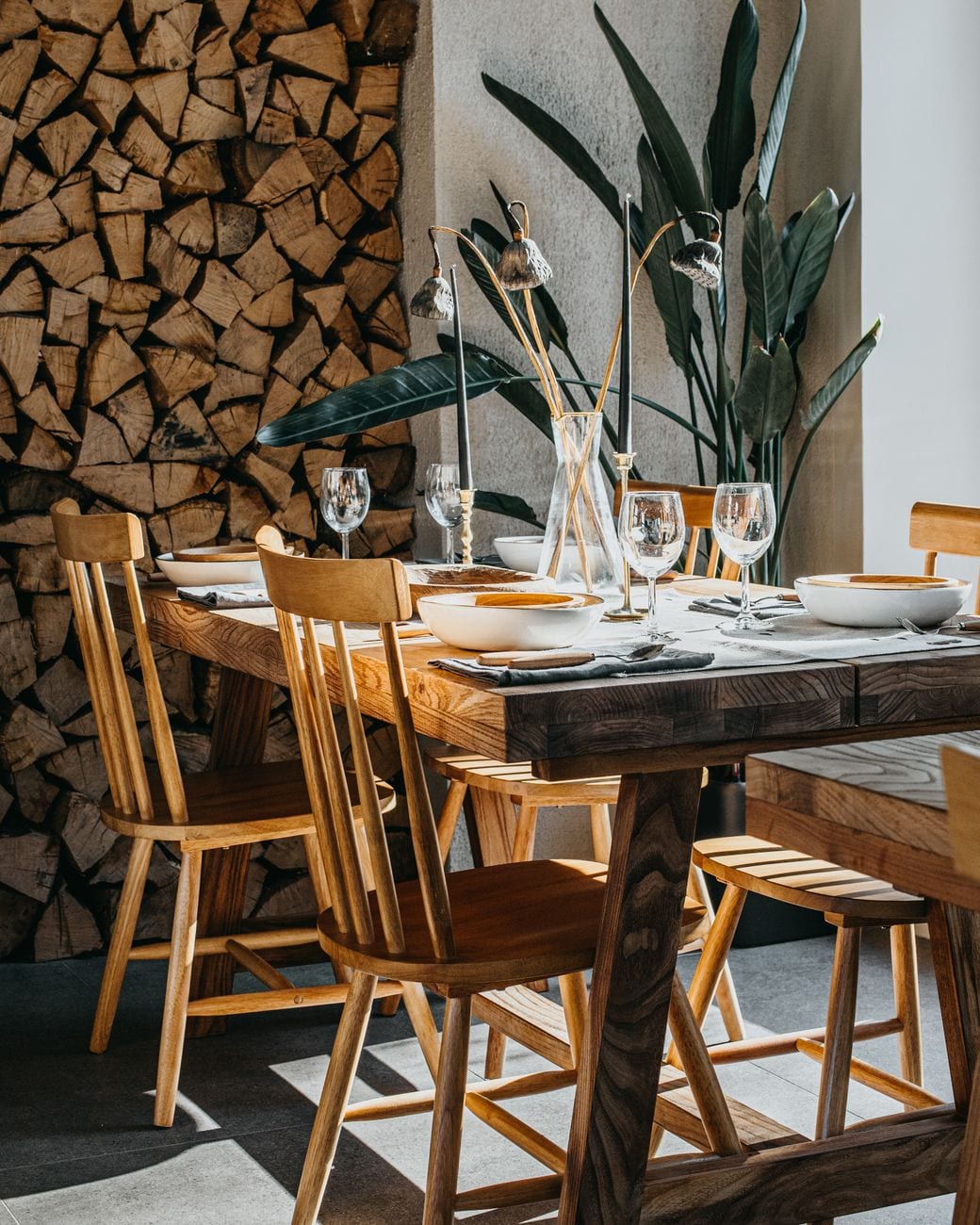 Table à manger bois et métal 200 × 100 + 8 chaises — photo 1 sur 3