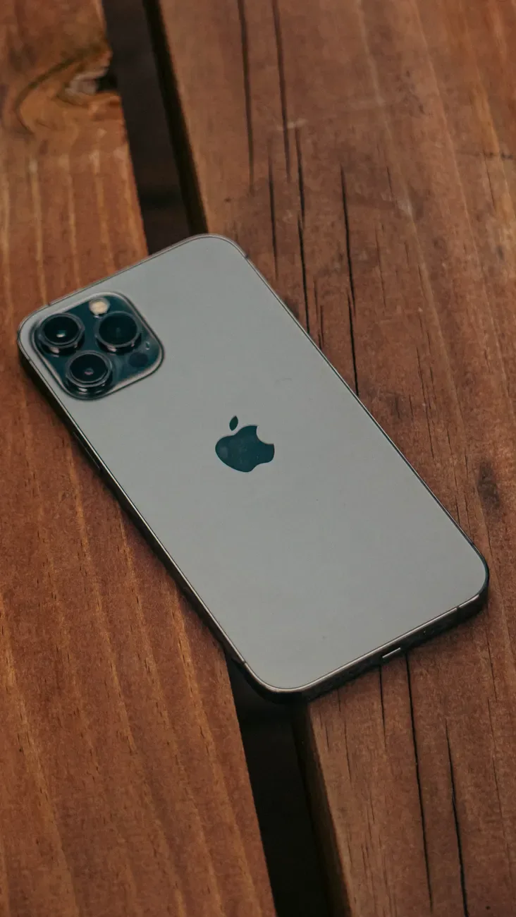 iPhone 11 128 Go blanc — photo 1 sur 4