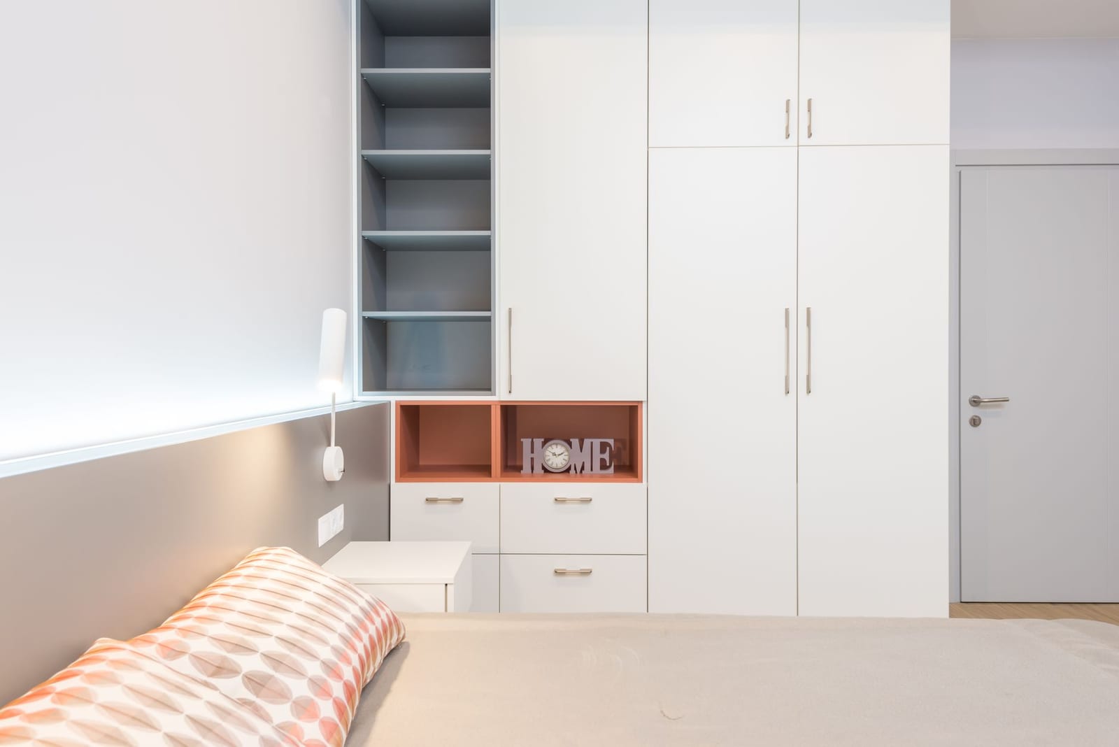 Armoire 150 × 200 cm bois blanc — photo 1 sur 2